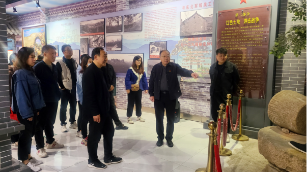 市文旅公司3月份新聞稿（一），?；⑸? 一路同行--駐馬店市文化旅游發(fā)展有限公司開展團(tuán)建活動(dòng)124.png