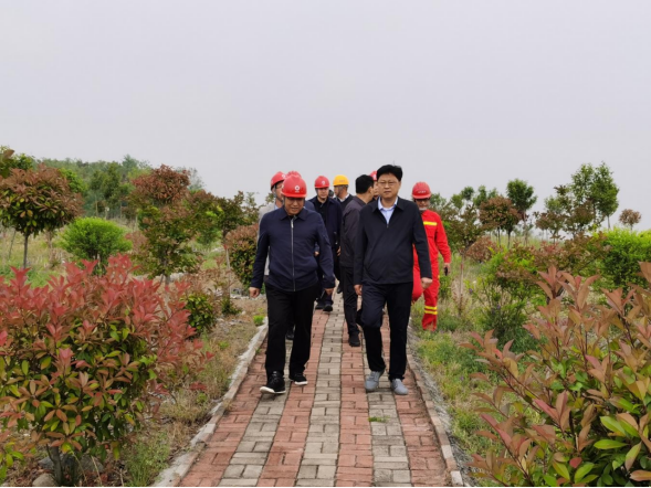 “時不我待、只爭朝夕”市產(chǎn)業(yè)集團(tuán)全力推進(jìn)涉案企業(yè)復(fù)工復(fù)產(chǎn)和我市重大項目建設(shè)工作459.png
